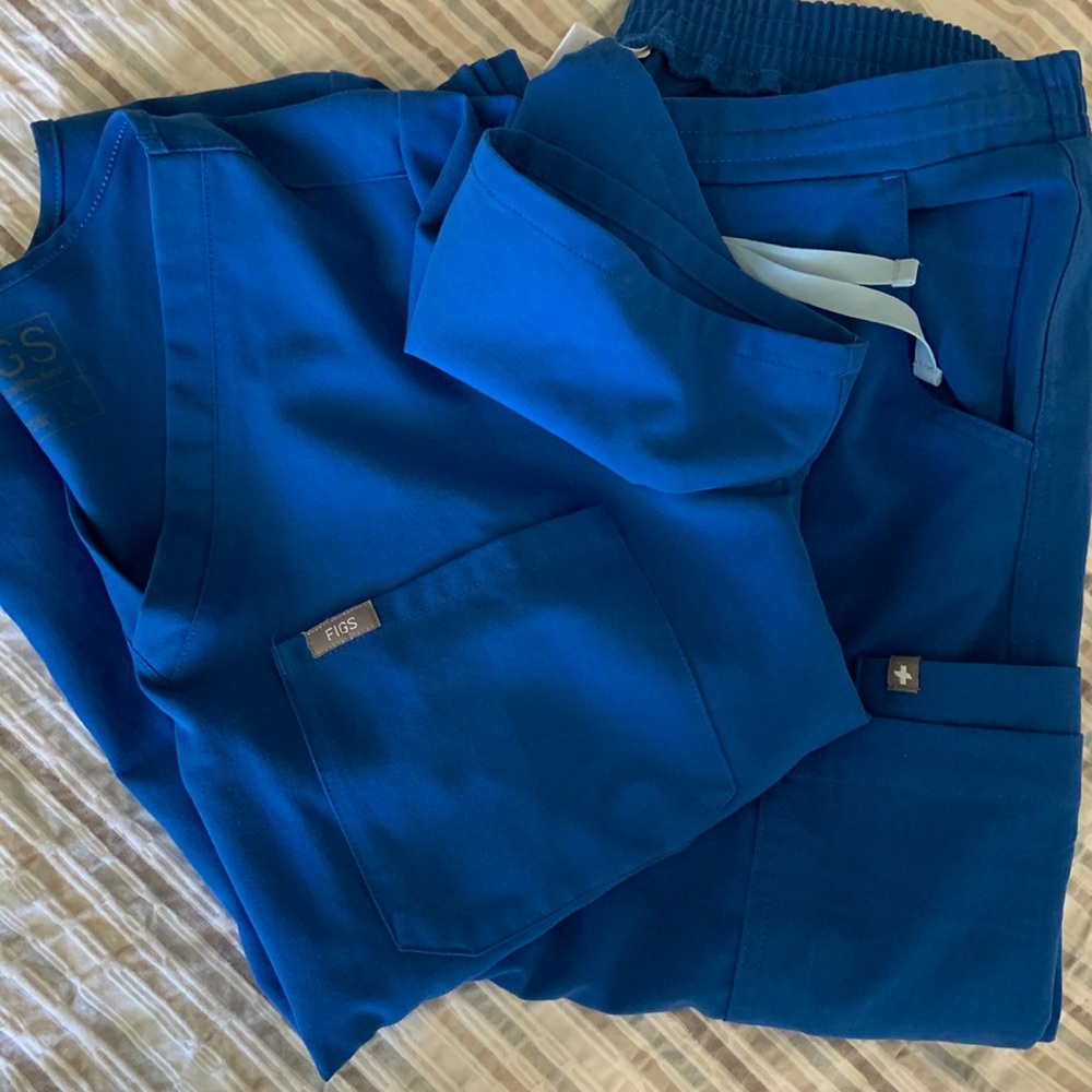 Figs scrub set in Royal blue